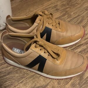 MIA Women's Tan and Black Sneakers